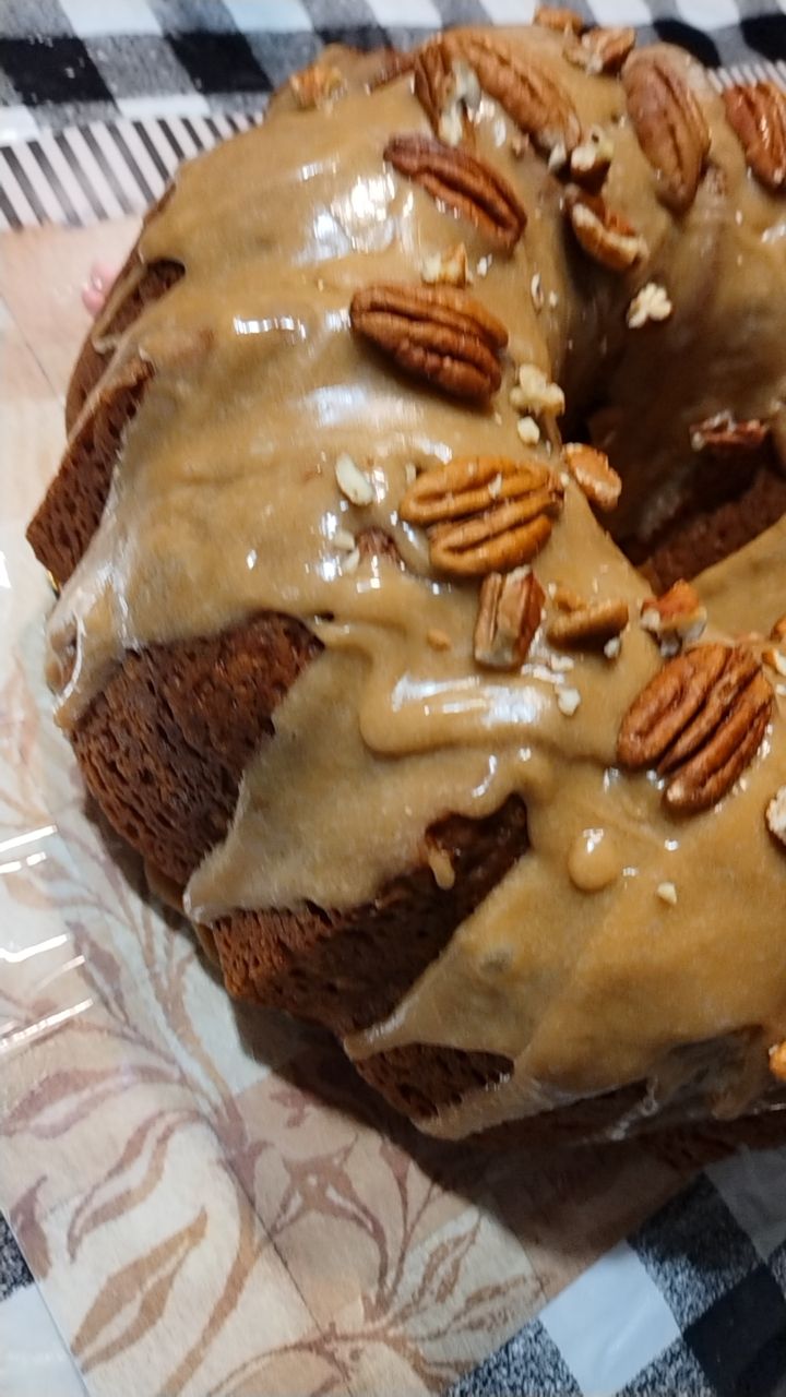 Caramel butter 🧈 pecan Cake