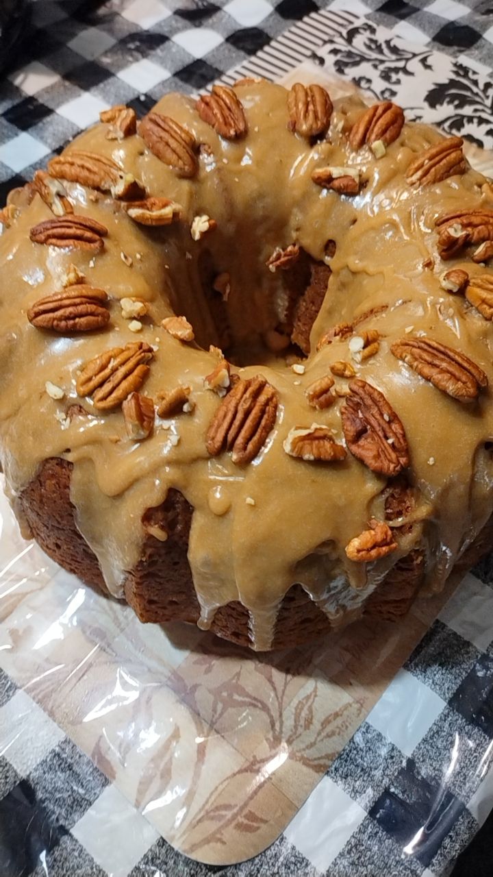 Caramel butter 🧈 pecan Cake